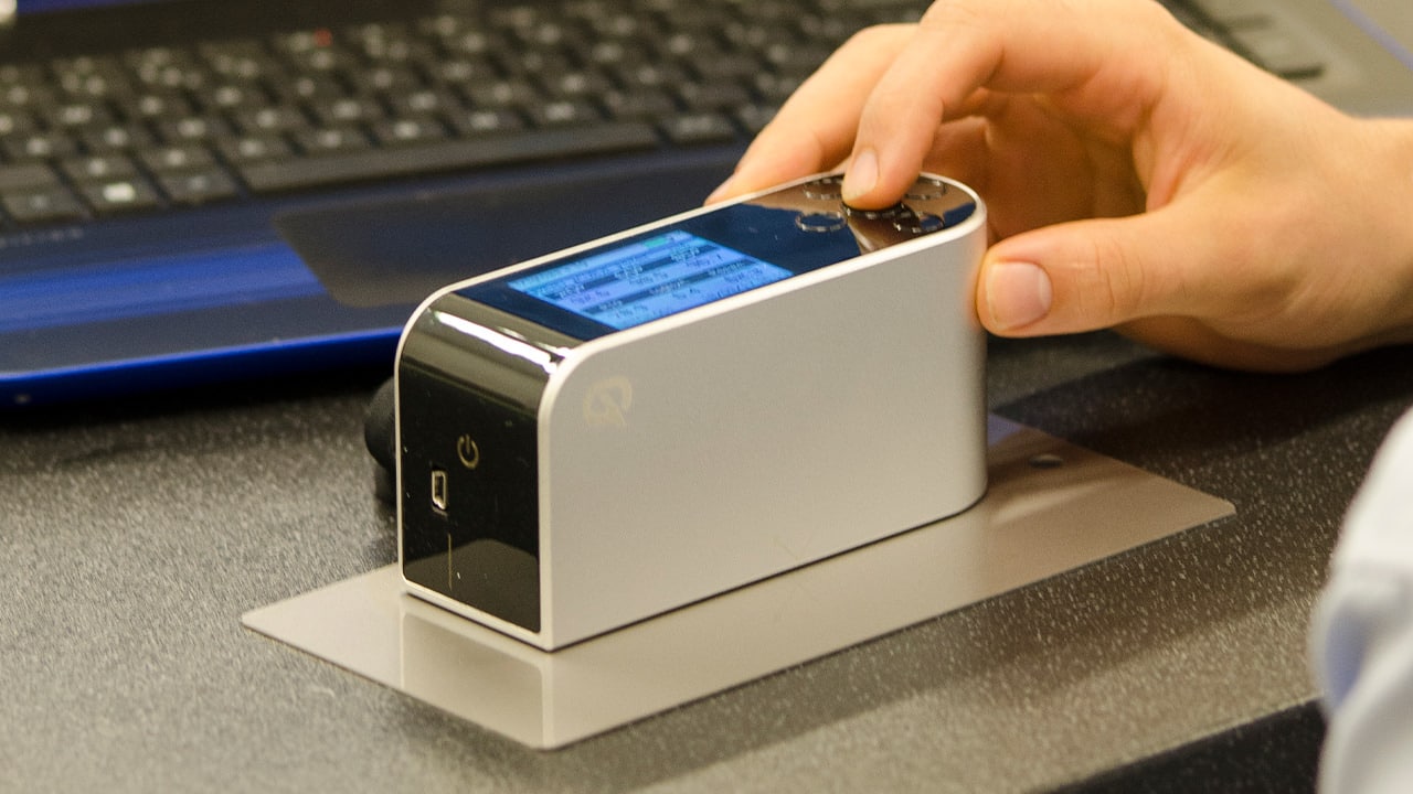IQ_lifestyle_measuring | Great Lakes Gages Rhopoint IQ Gloss and Haze Meter Lifestyle Measure